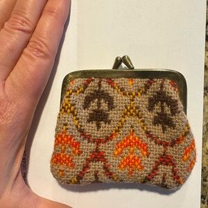 **SOLD**Vintage Wool Tapestry Brynkir Wales UK Change Coin Purse Kiss Lock 1960s